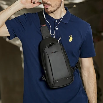 Мъжки водоустойчива чанта през рамо, чанти през рамо раница-прашка с дупка за слушалки