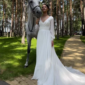 Прости сватбени рокли трапецовидна форма от шифон в стил бохо с дълги ръкави и V-образно деколте и пришити на поръчка в 2024 година Rode De Morrie