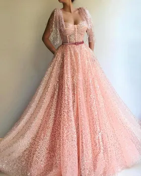 Просто бална рокля от розов тюл с влак във формата на сърце, вечерна рокля в пода с ръкав-капор, официална вечерна рокля